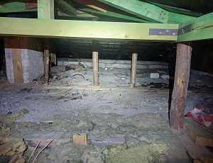 Zateplení stropu rodinného domu pomocí foukané izolace